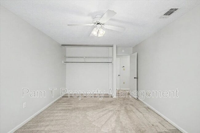 Building Photo - 128 Fox Chase Rd