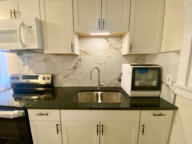 Kitchen - 1374 Neil Ave