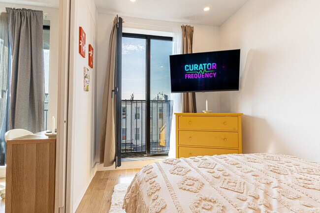 Building Photo - 625 Wilson Ave