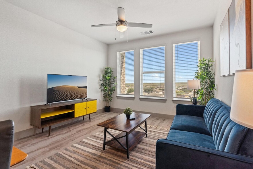 Building Photo - 12100 1/2 Ferrystone Glen Dr