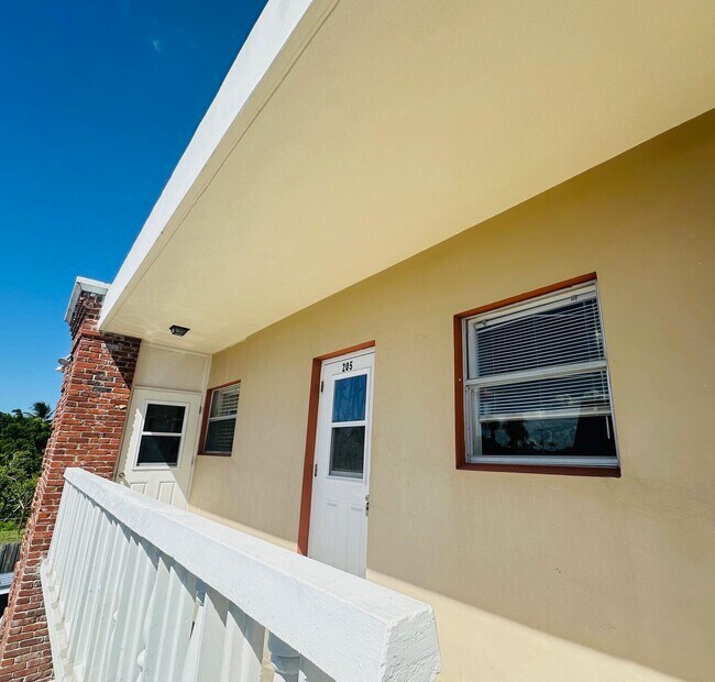 Building Photo - 761 Hummingbird Way