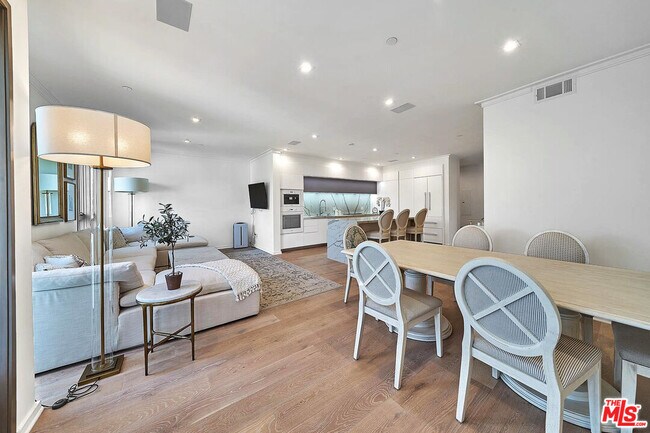 Building Photo - 132 N Swall Dr