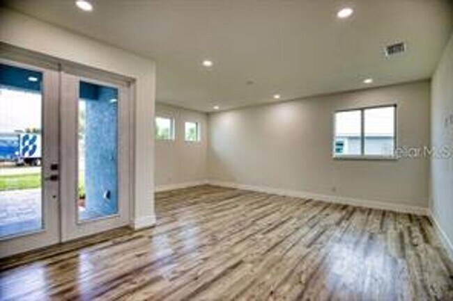 Building Photo - ANNUAL UNFURNISHED RENTAL located in Burnt...