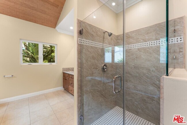 Building Photo - 1630 Bridgeport Dr