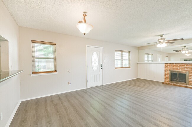 Building Photo - 5646 Birchmont Dr