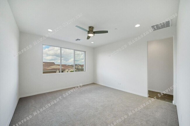 Building Photo - Luxury 3-Bedroom Townhome with Rooftop Dec...