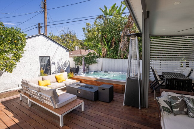 Building Photo - 640 E Valencia Ave