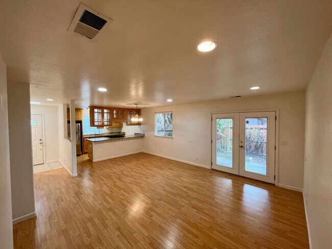 Building Photo - 3062 Girard Ct