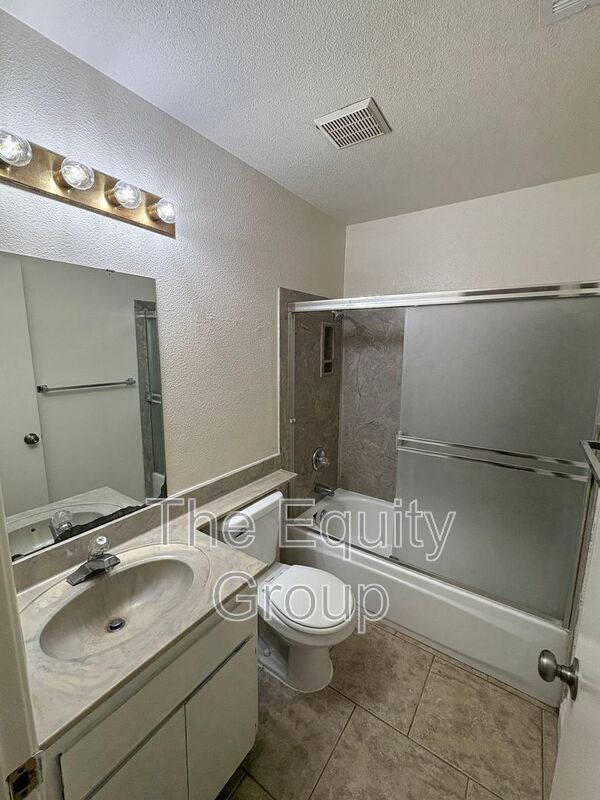 Building Photo - 1642 N Goddard St