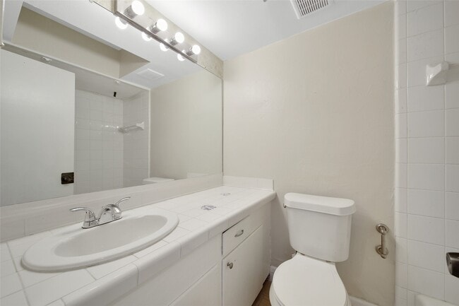 Building Photo - 2822 Briarhurst Dr