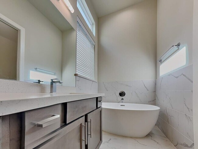 Building Photo - 6373 Paddington Bnd Dr