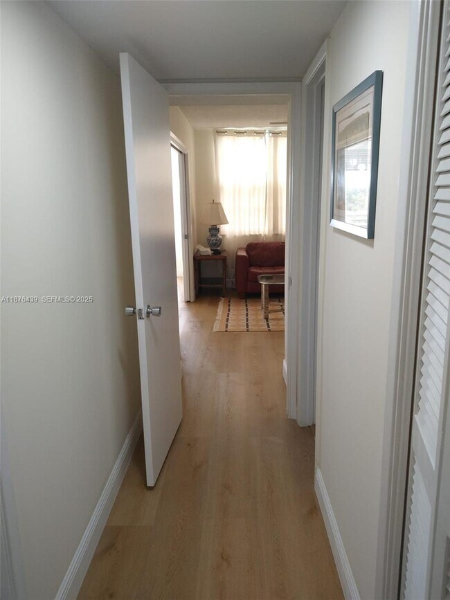 Building Photo - 3510 Oaks Way