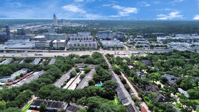 Building Photo - 832 Wax Myrtle Ln