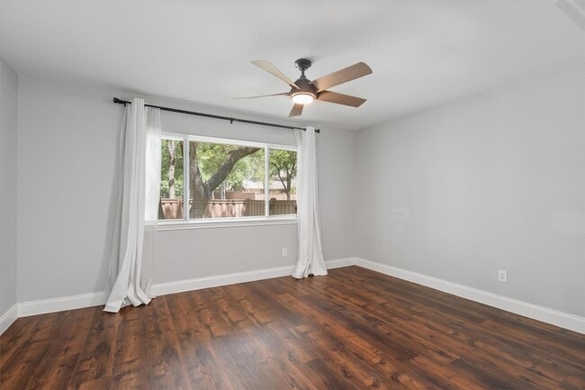 Building Photo - 8310 Summerwood Dr