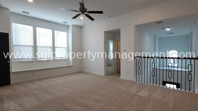 Building Photo - 10231 Sovereign Dr