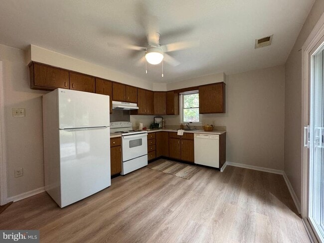 Building Photo - 11850 Clifton Dr