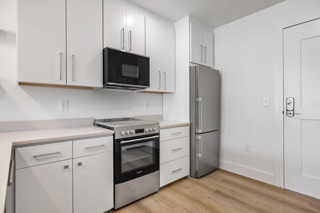 Building Photo - 238 Deer St