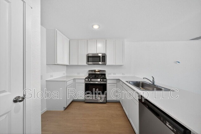 Building Photo - 479 Sarah Wy