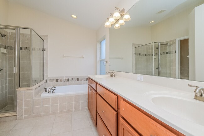 Building Photo - 18254 Cypress Bay Pkwy