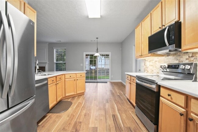 Building Photo - 2643 Whispering Pines Dr SW