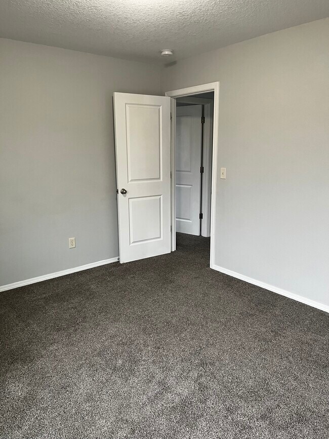Building Photo - 3301 NW 47th Dr