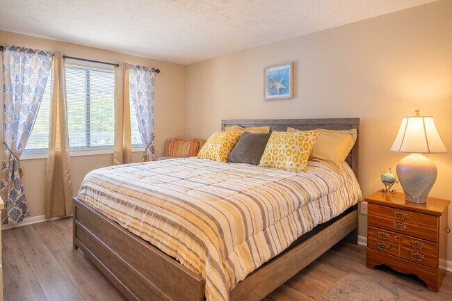 Building Photo - FURNISHED OFF-SEASON MONTHLY RENTAL