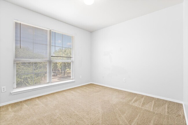 Building Photo - 3 Bedroom/2 1/2 Bath Wildhorse Subdivision