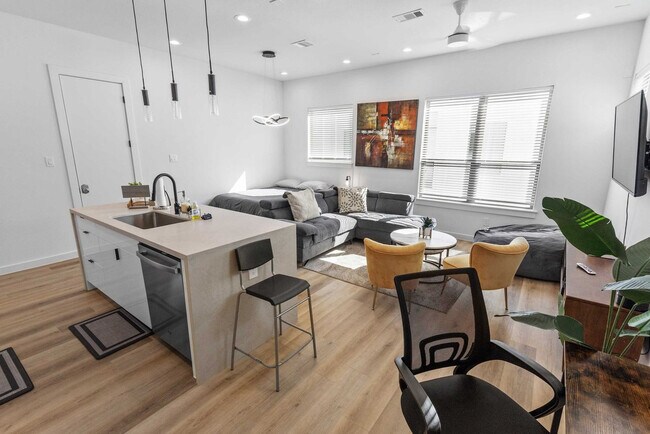 Building Photo - 6740 Peerless St