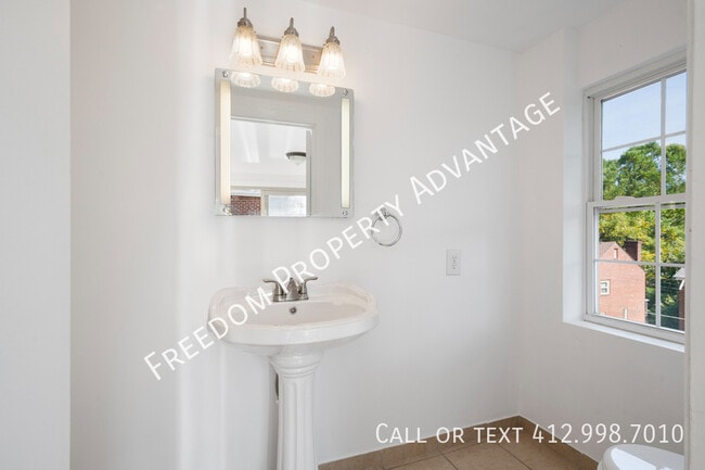 Building Photo - 2642 Mt Royal Rd