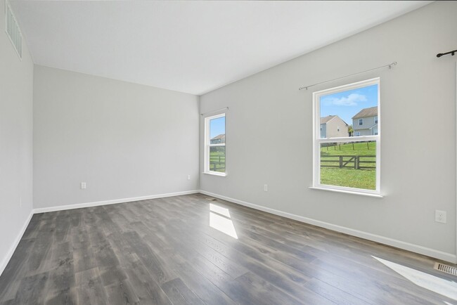 Building Photo - Spacious 4 Bedroom, 2.5 Bathroom home in Morrow, OH!