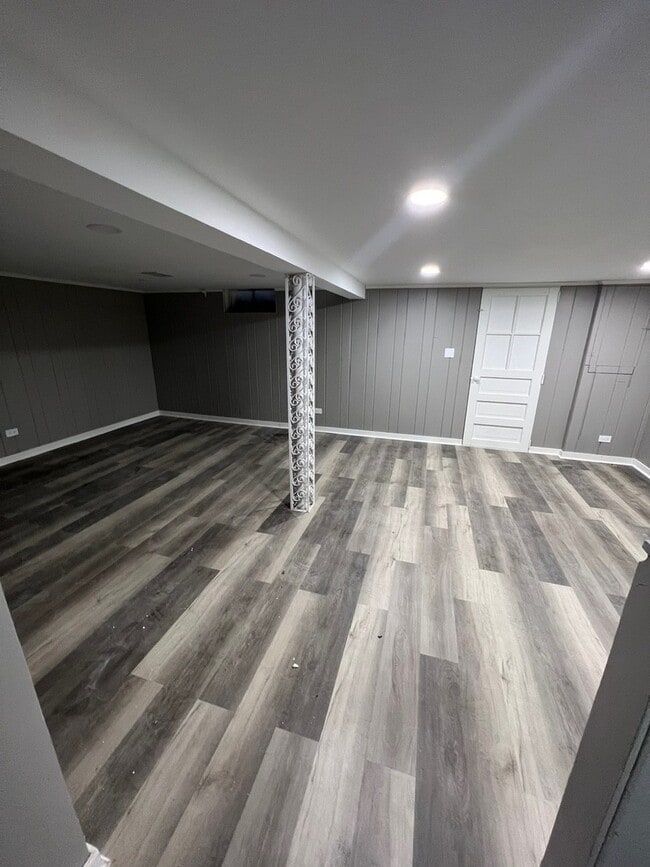 Building Photo - 1631 Dundee Rd