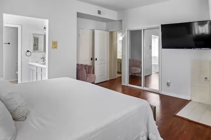 Building Photo - 212 N Catalina Ave