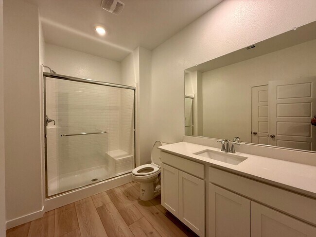 Building Photo - 4 BED 3.5 BATH 2 CAR GARAGE HOME w/ LOFT, ...
