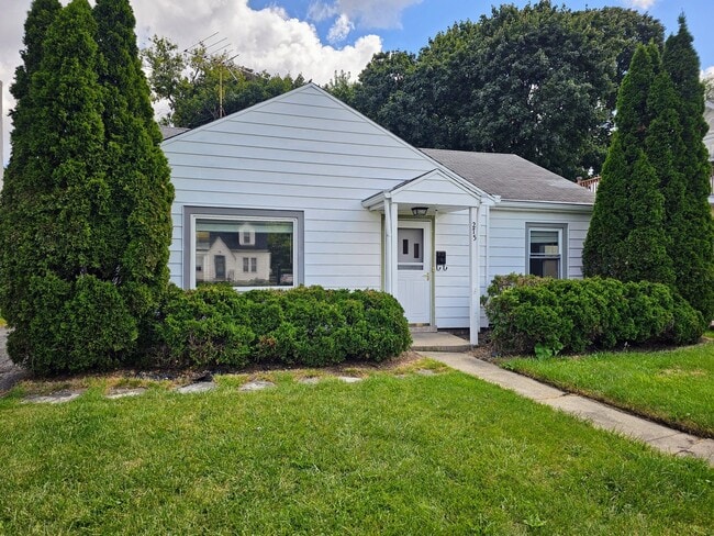 Primary Photo - 275 N Seymour Ave
