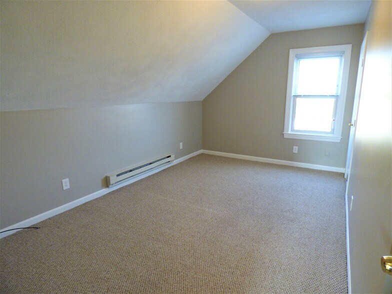 Building Photo - 10 Stearns St