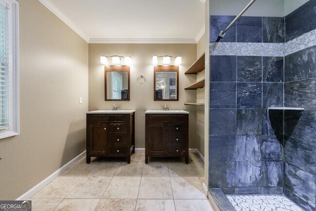 Building Photo - 10565 Shallowford Rd