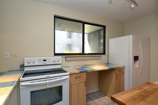 Building Photo - 330 W Miner St