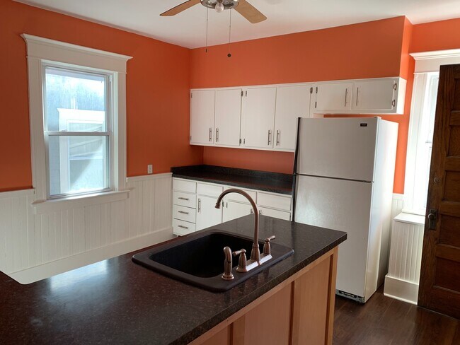 Building Photo - 75 Inwood Pl