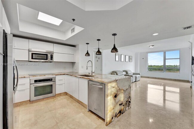 Building Photo - 2641 N Flamingo Rd