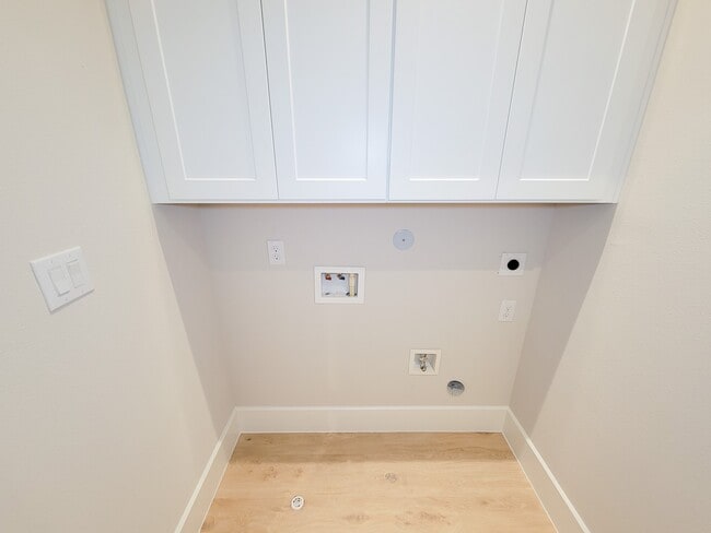 Building Photo - 5613 Leonard St