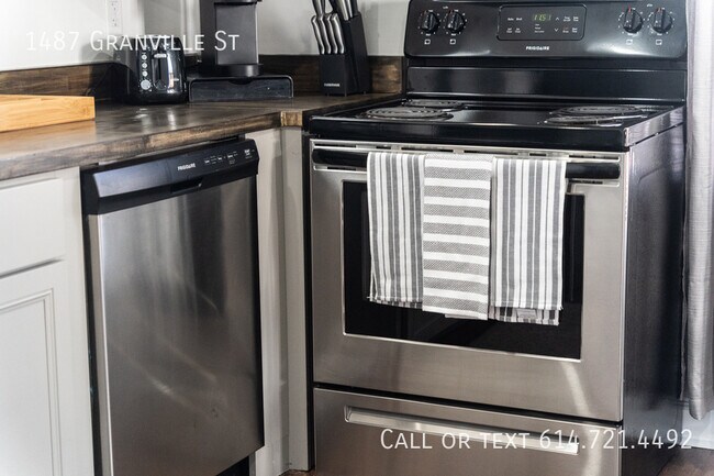 Building Photo - 1487 Granville St