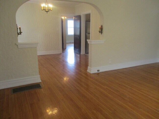 Building Photo - 1081 Terrace Dr