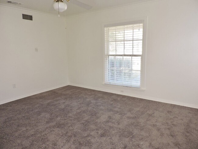 Building Photo - Westcliff - TCU area four bedroom home for...