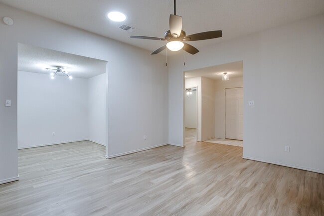Building Photo - 3113 99th St