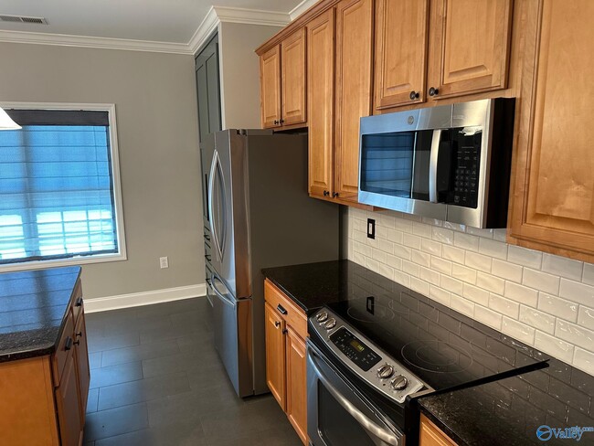 Building Photo - 110 Chelsea Park Row