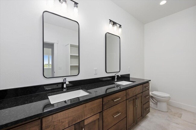Building Photo - 170 W 300 S
