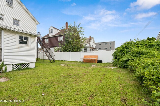 Building Photo - 113 12th Ave