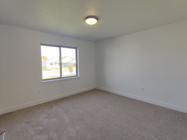 Building Photo - Stunning Newer Build in Benton City