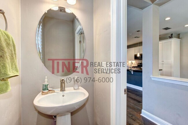 Building Photo - Huntington Sierra Oaks Gem with Fabulous A...