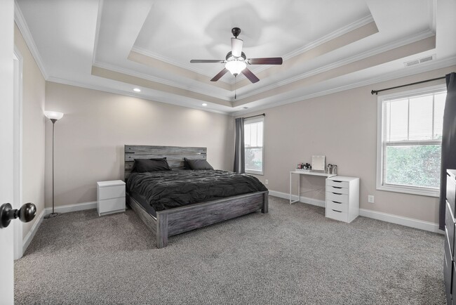Building Photo - 1006 Sunrise Dr